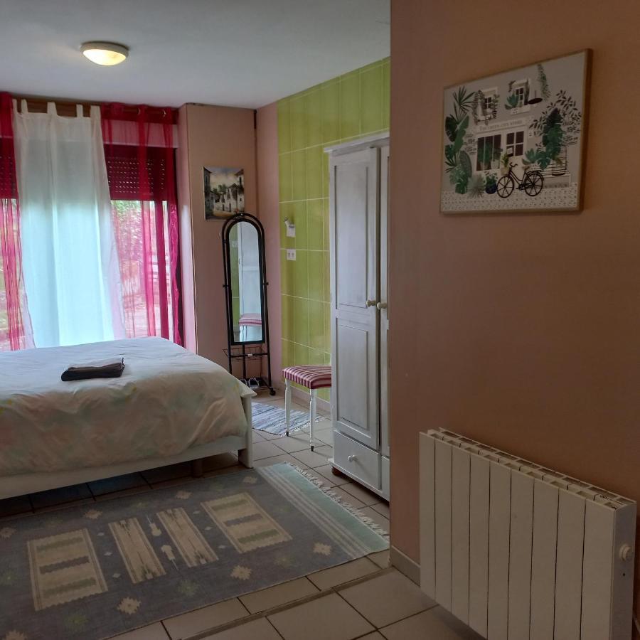 Chambre Spatieuse Avec Grand Lit. Aspet Dış mekan fotoğraf