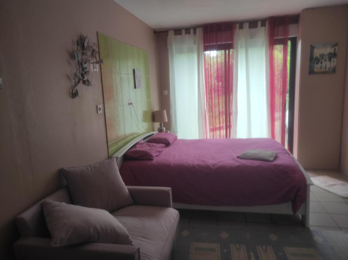 Chambre Spatieuse Avec Grand Lit. Aspet Dış mekan fotoğraf