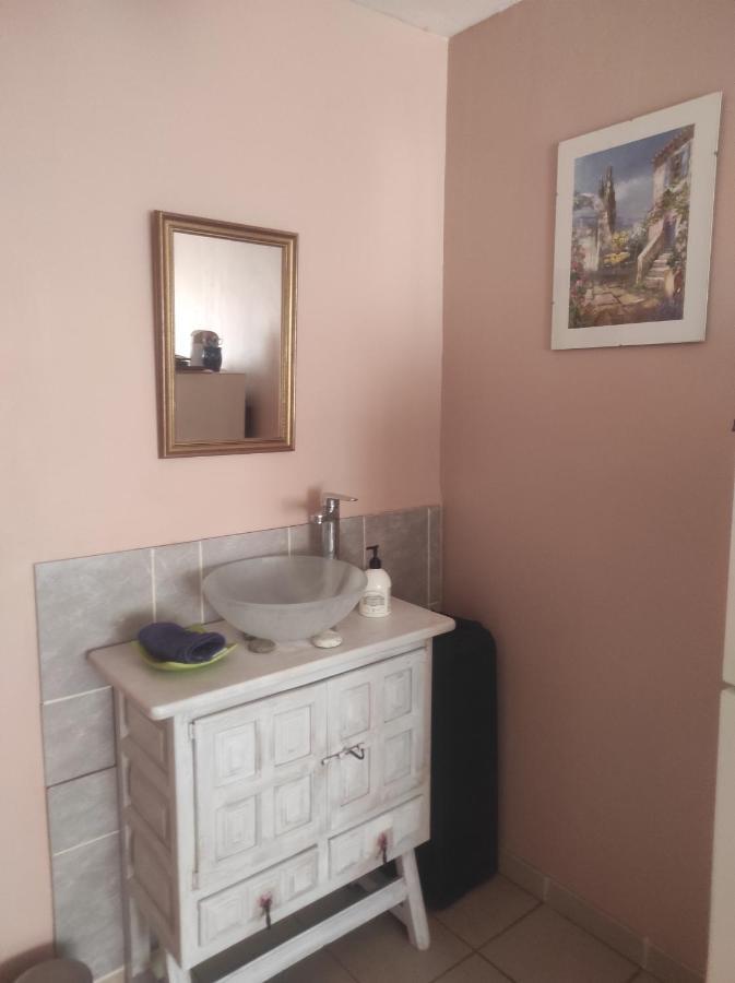 Chambre Spatieuse Avec Grand Lit. Aspet Dış mekan fotoğraf